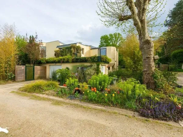 Maison 8 pièces 257 m²