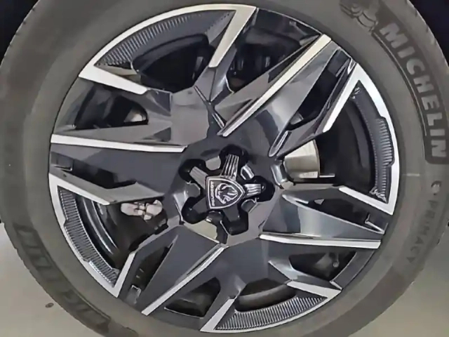 Peugeot 5008 hybrid 136 e-dcs6 — photo 13