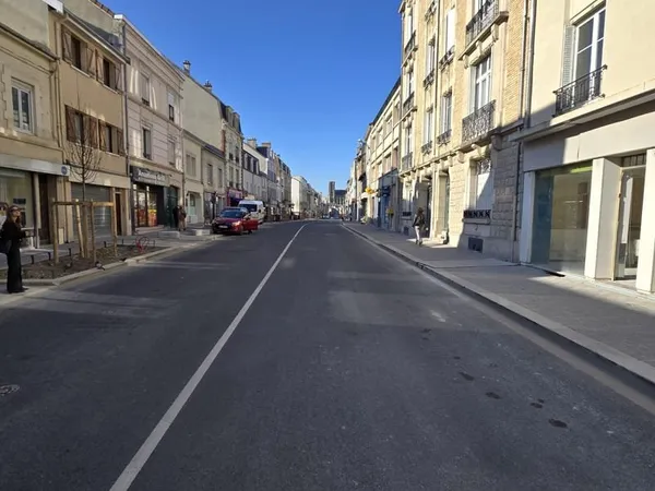 Local commercial de 57.87 m2 sur la voie des sacres