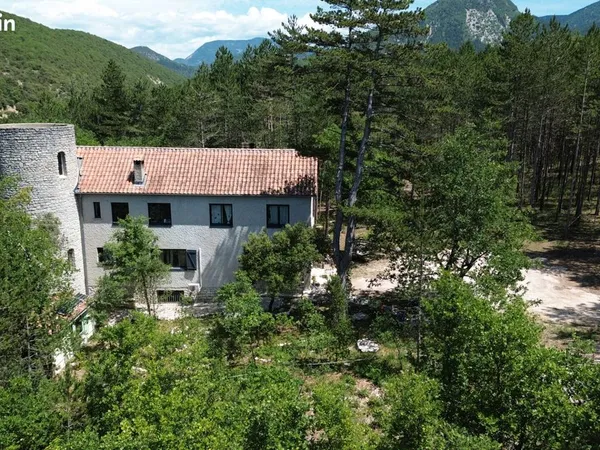 Propriété 7 pièces 219 m²