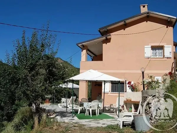 Maison familiale 4 chambres à La Brigue avec vue montagne