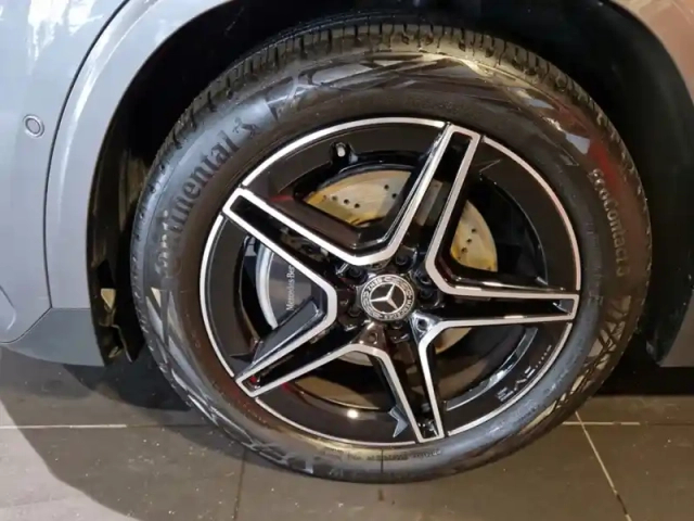 Mercedes Gla 200 d amg line — photo 6