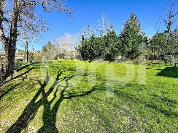 Terrain 572 m²