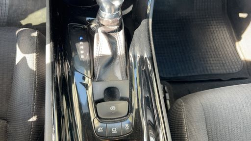Toyota C-HR 1.8 VVT-i 122 Hybrid CVT - Dynamic – 2018 – 138107 km – Hybride essence – Boîte Automatique — photo 10