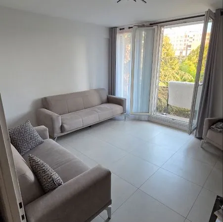 Appartement T3 St priest centre