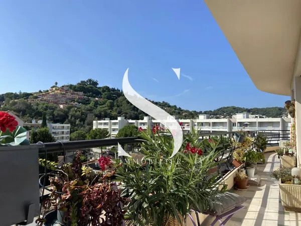 VALLAURIS - APPARTEMENT 4 PIECES DERNER ETAGE 100m2 A VENDRE