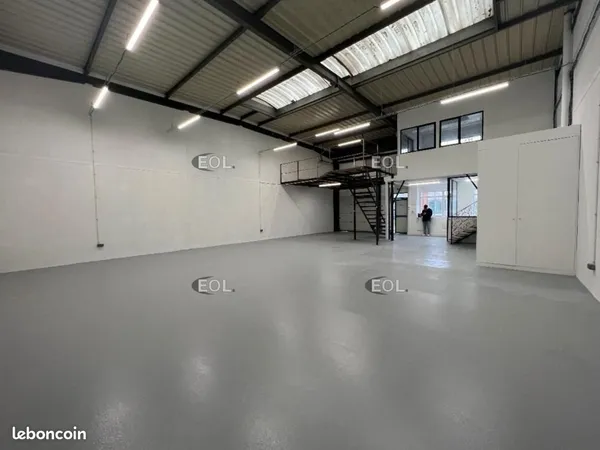 Local d'activité 207 m²