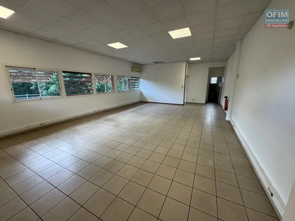 A louer - Ensemble de quatre superbes locaux professionnels de 70 m² chacun