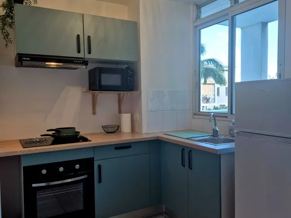 Grand studio meublé, lumineux, ventilé dans une residence sécurisée