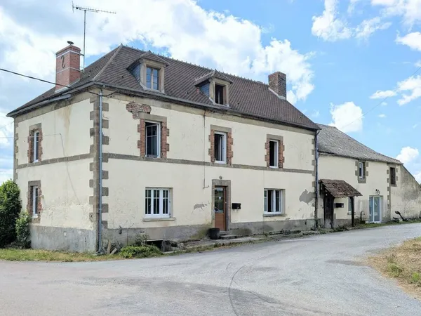 Maison 272 m² en deux parties, terrain, dépendances.