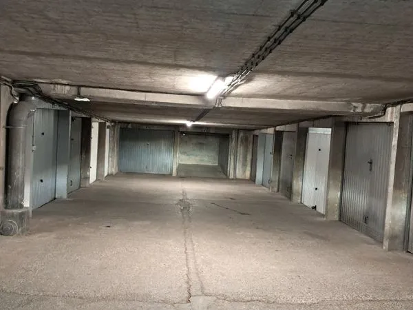 Garage fermé en sous sol