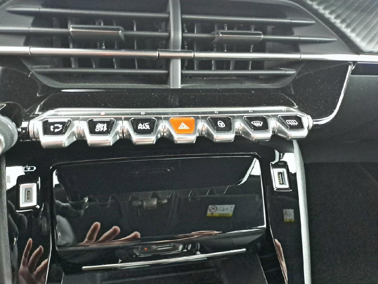 Peugeot 2008 bluehdi 130 s&s eat8 allure — photo 27