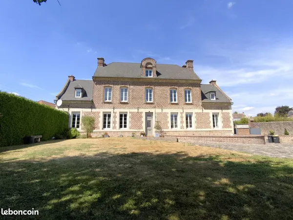 Maison 8 pièces 270 m²