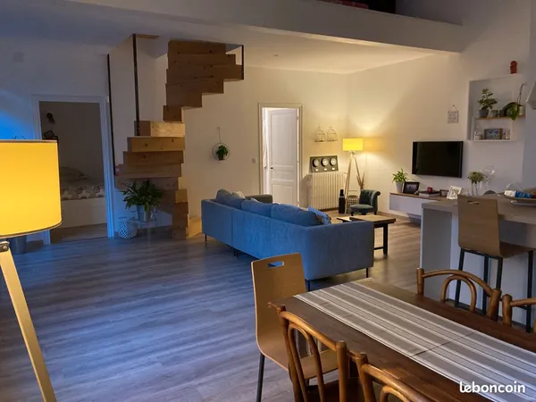 Bel ensemble immobilier : Loft atypique et appartement en location dans une maison de ville