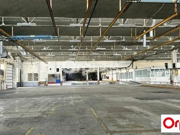 Local d'activité 9000 m²
