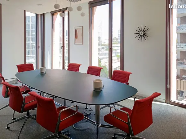 Bureau privé entièrement équipé pour 5 personnes à Spaces Euronantes