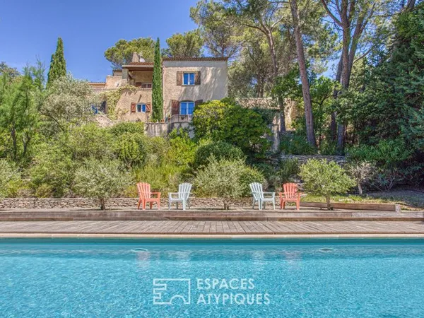 Dans un écrin de verdure, maison de caractère avec vue panoramique