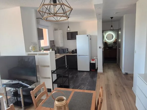 T2 MEUBLÉ 42 m² + TERRASSE + PARKING - LES ANGLES
