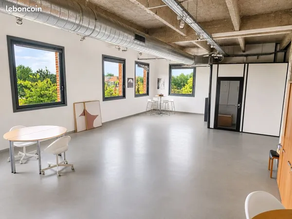 Local professionnel / bureaux 92 m² - Ascenseur - Roubaix