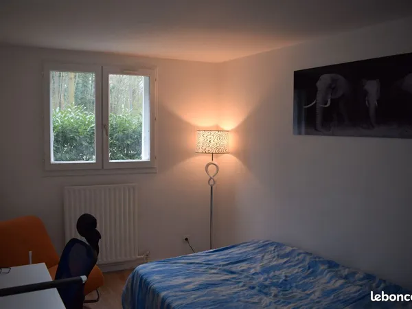 Chambre dans appartement rénové de standing