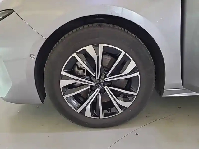 Peugeot 508 sw hybrid 180 e-eat8 — photo 2