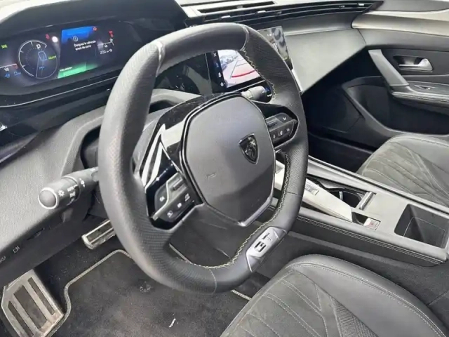 Peugeot 408 phev 225 e-eat8 — photo 9