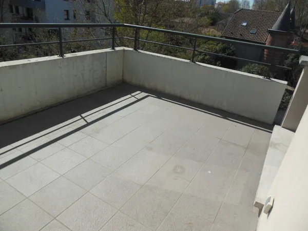Toulouse 31200 Croix daurade Beau T4 Récent de 82.39m² Terrasse de 10.1m² SANS FRAIS AGENCE
