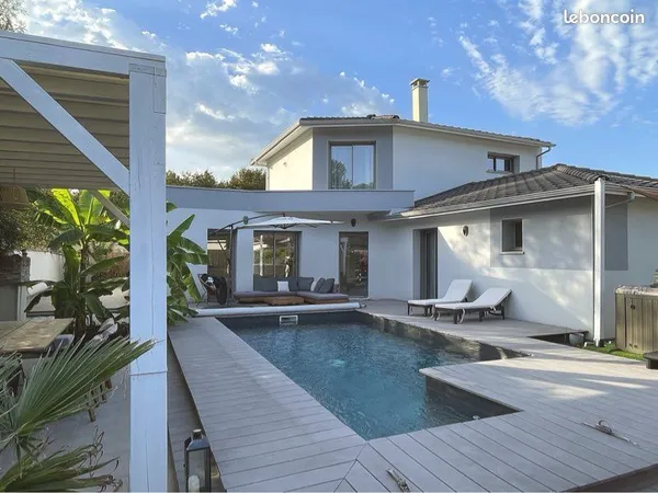 Maison contemporaine avec piscine chauffée, jacuzzi et extérieur aménagé - Castelnau-de-Médoc
