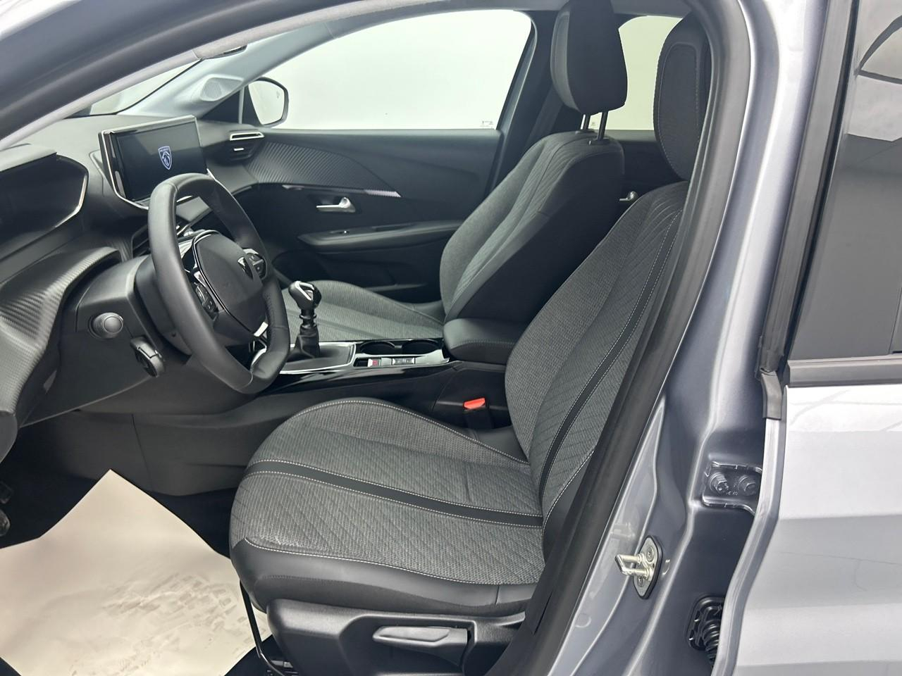 Peugeot 208 100 s&s bvm6 allure — photo 10