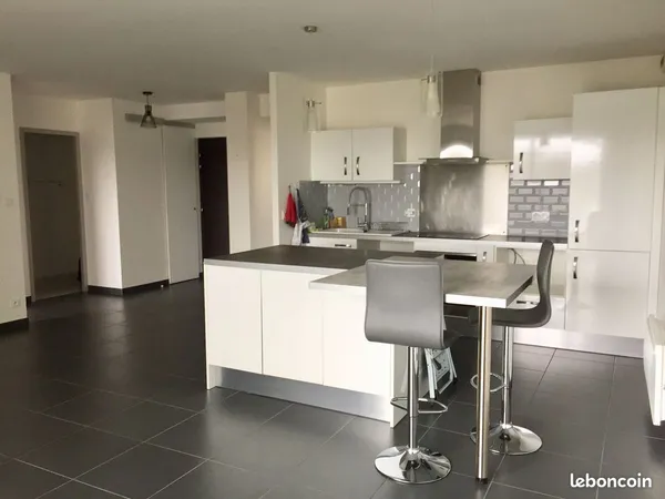A Louer - Appartement T3 meublé 68,7m2 - Le Relecq Kerhuon centre - Balson avec vue sur l'anse de Ke