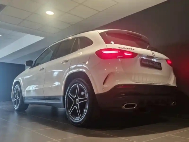 Mercedes Gla 200 d amg line — photo 31