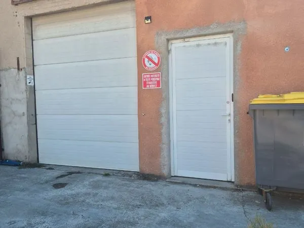 Local d’activité et entrepôt Location Saint-Juéry  400m² 900€