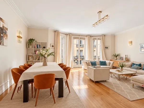 Appartement 6 pièces 196 m²