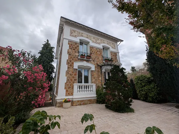 Demeure 7 pièces 217 m²