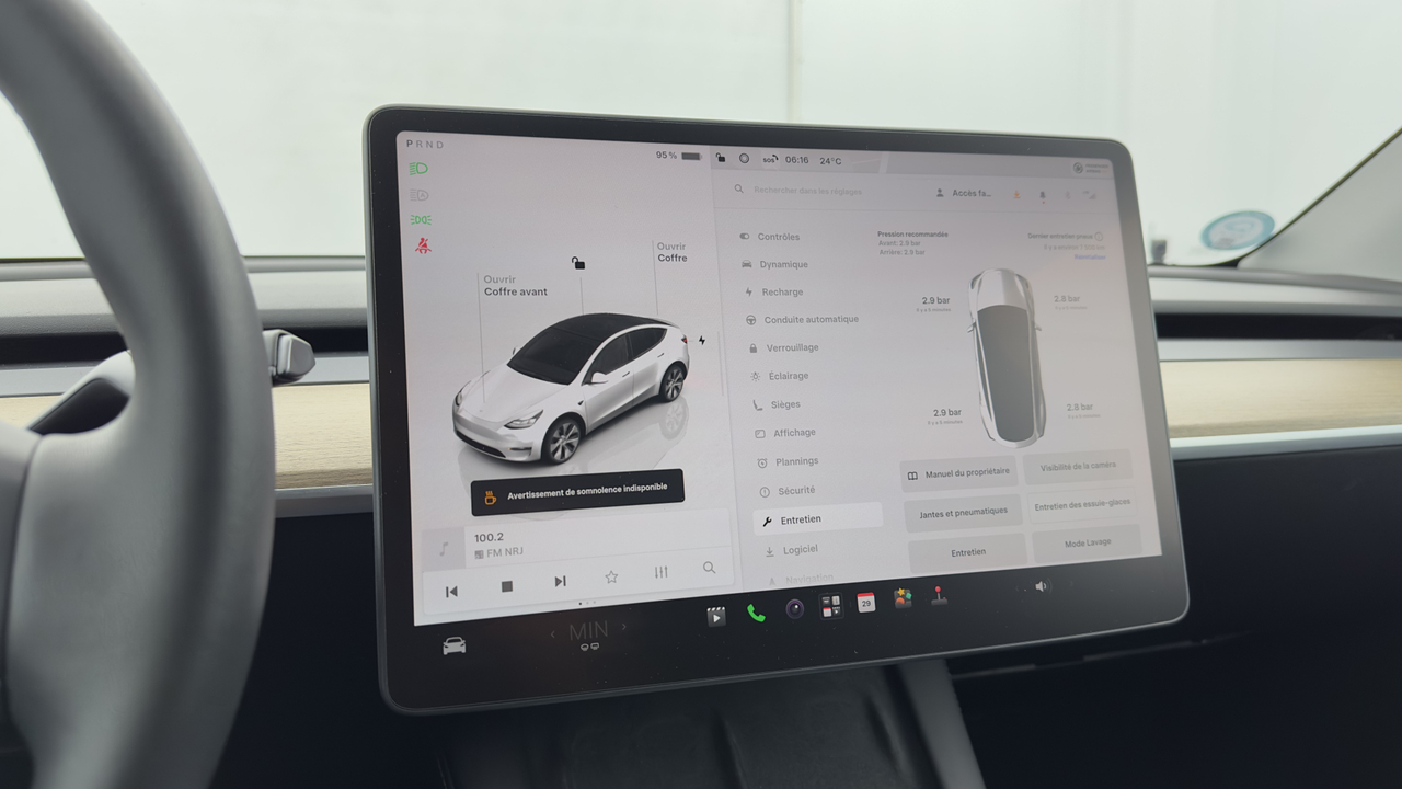 Tesla MODEL Y Standard RWD — photo 21