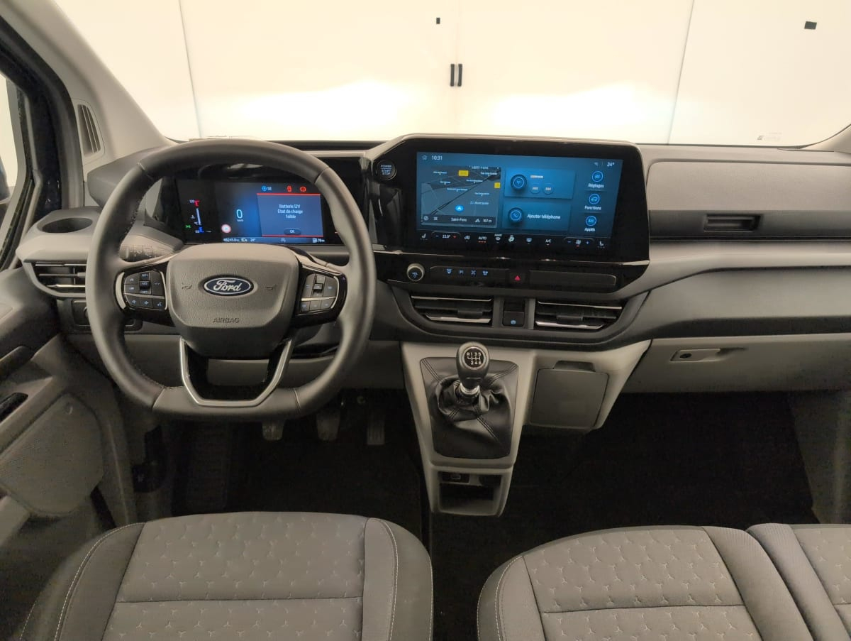 Ford Tourneo Custom — photo 10