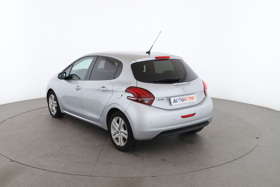 Peugeot 208 1.6 Blue-HDi Style — photo 3