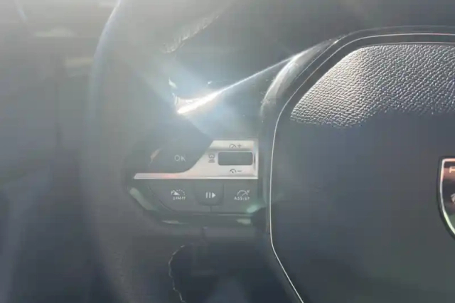 Peugeot 408 phev 225 e-eat8 — photo 18
