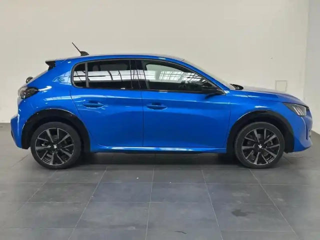Peugeot 208 e- 136ch gt (2023) — photo 4