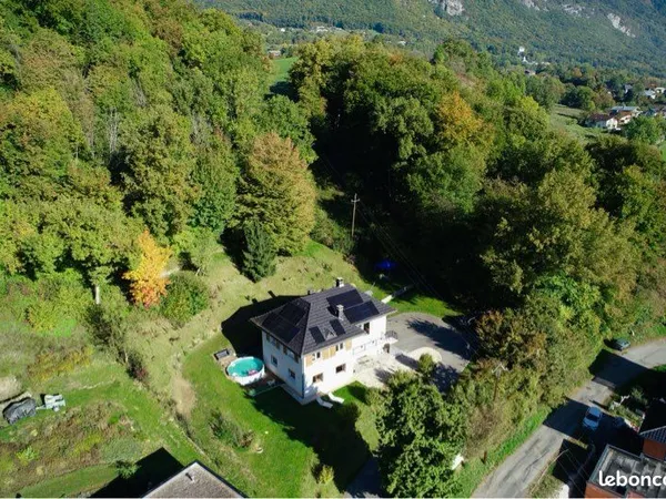 Appartement dans maison