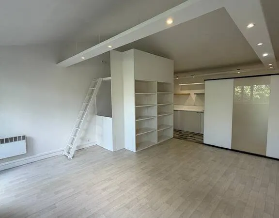 Bureau 70 m²