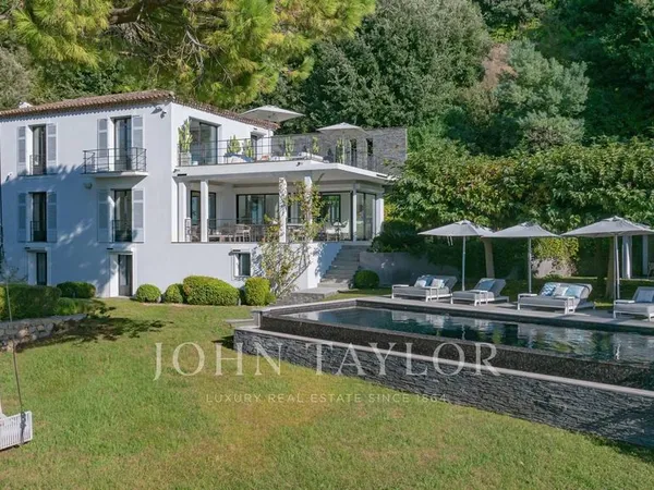 Villa 6 pièces 400 m²