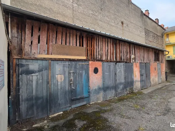 Bâtiment 37 m² - 6 espaces - Idéal stockage / garde-meubles