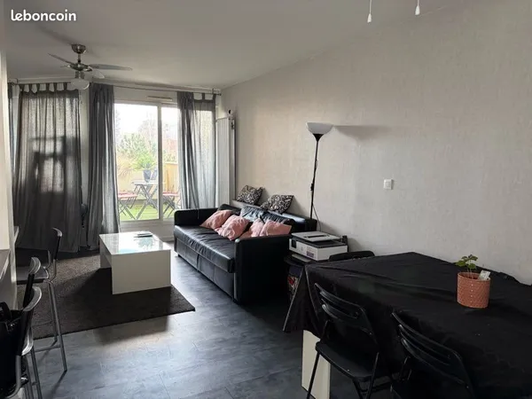 Coeur Gratte Ciel beau type 4 avec terrasse