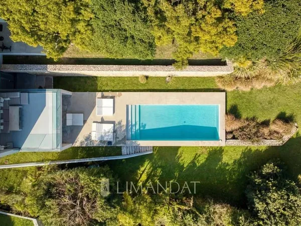 Villa 6 pièces 220 m²