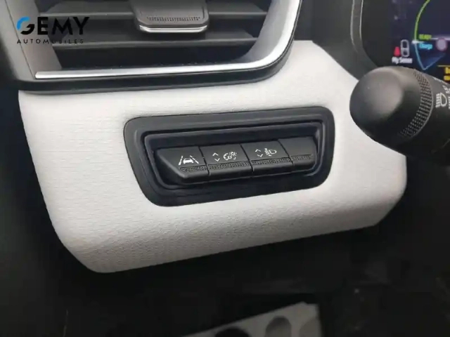 Renault Clio e-tech 140 - 21n — photo 42