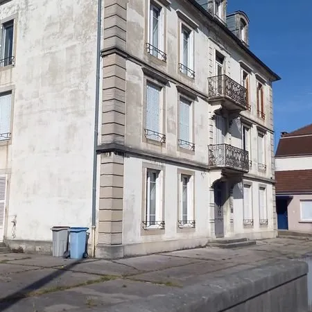 Local 78 m² Lons-le-Saunier
