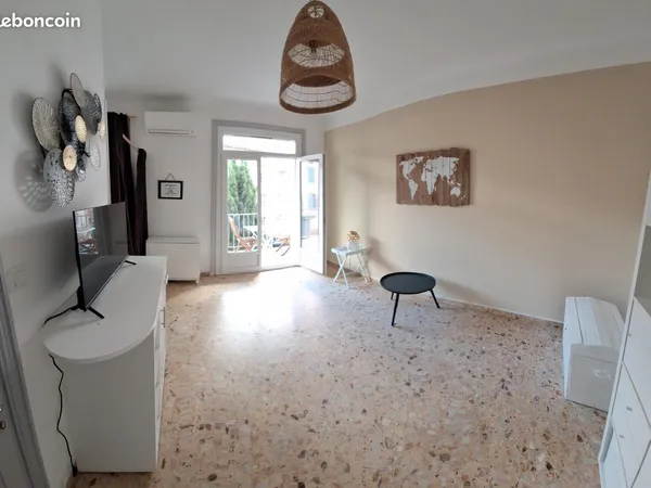 T1 bis meublé avec balcon, box, parking, local à vélos