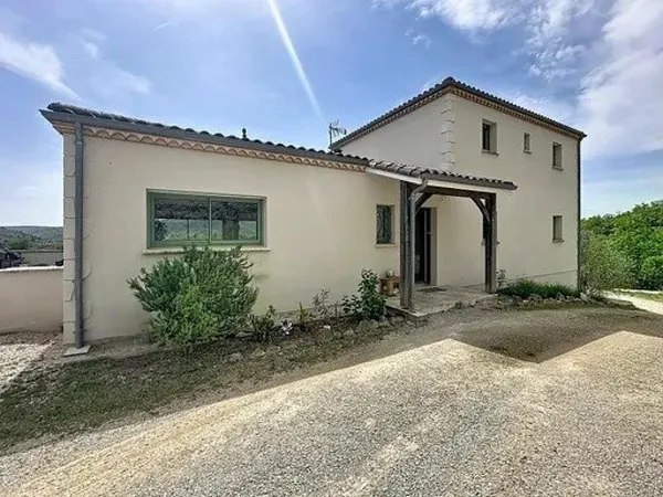 Maison de 150 m2 avec sous-sol , 4 chambres secteur Lamagdeleine