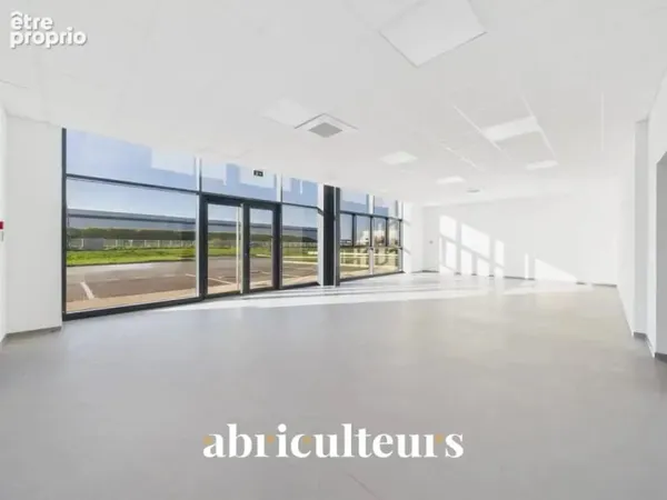 Bâtiment d'activité de 600 m² avec stationnement privatif en vente à Chartres (28000)